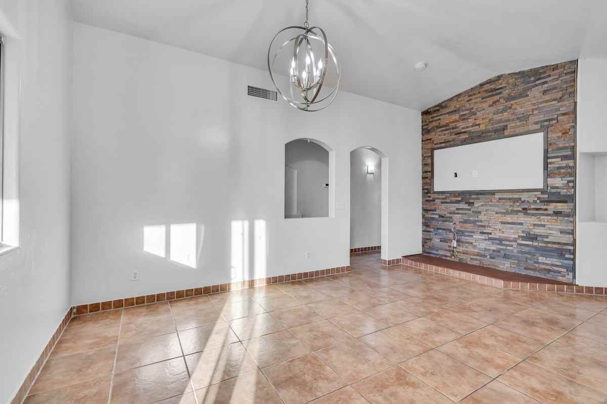 1459 W Kirkwell Pl - Photo 5 of 31