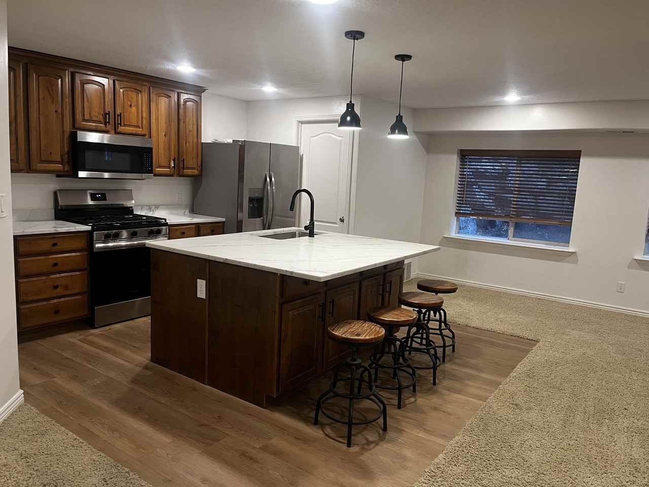 547 W Floribunda Dr - Photo 2 of 13