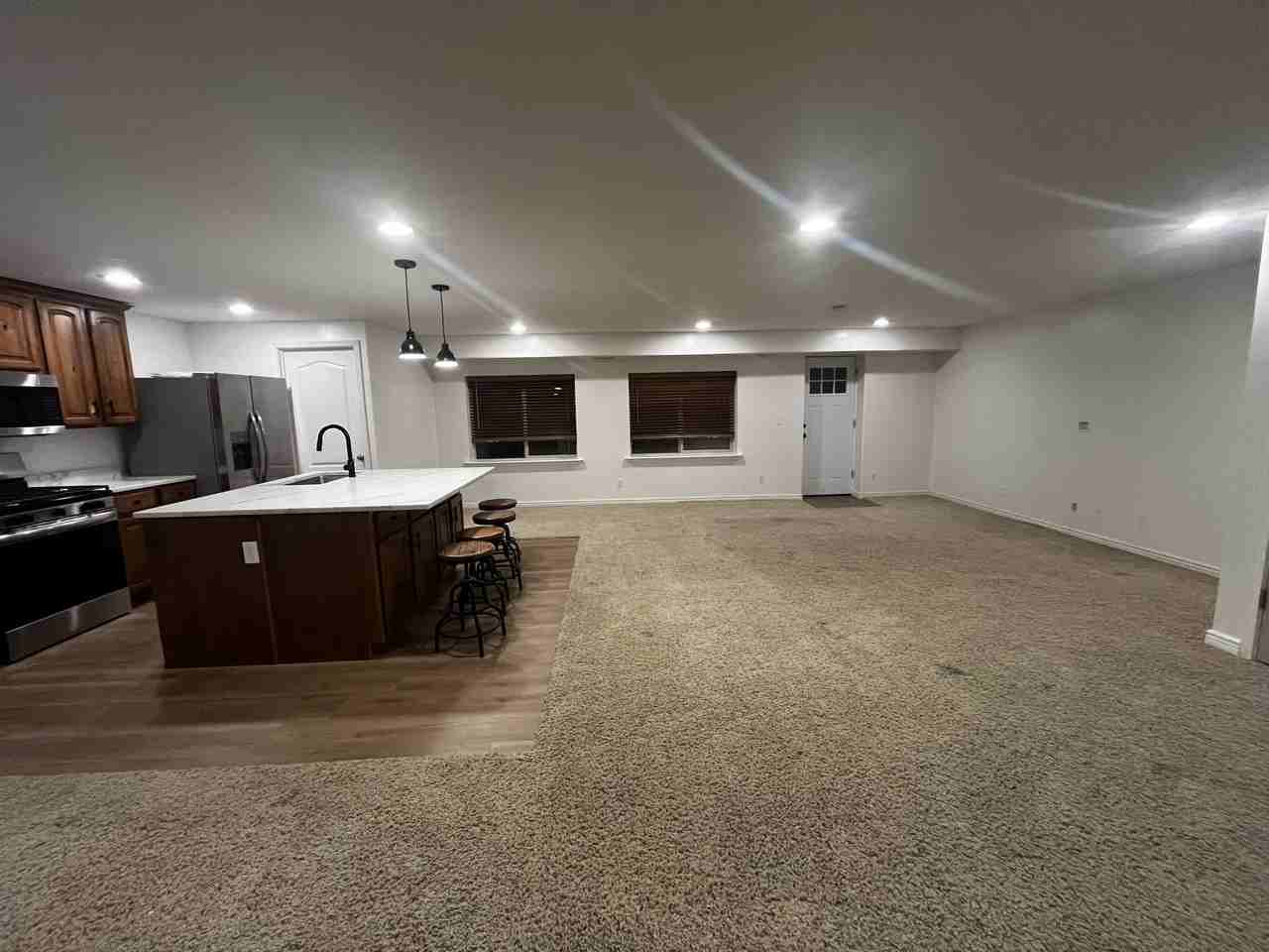 547 W Floribunda Dr - Photo 3 of 13