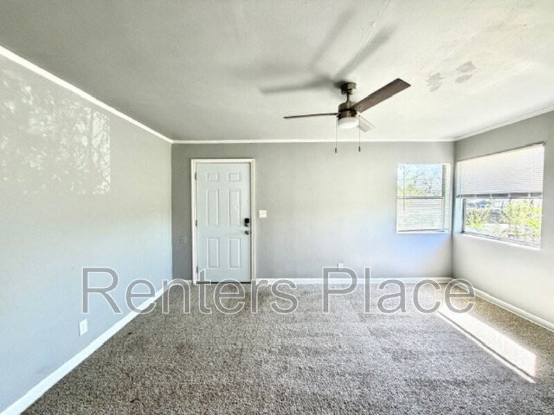 2915 E Easton St #A - Photo 5 of 12