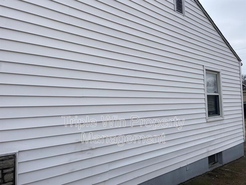 5 Westdell Dr - Photo 3 of 32