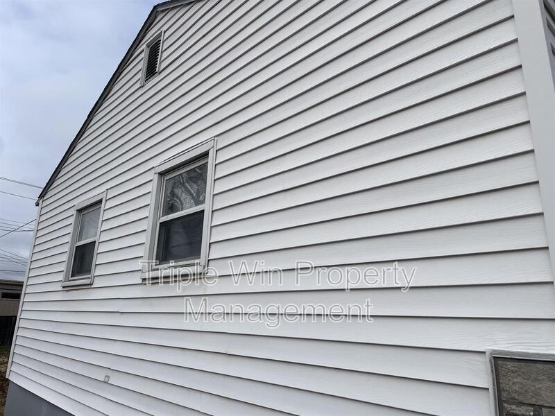 5 Westdell Dr - Photo 4 of 32