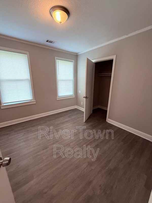 3175 Jackson Ave - Photo 2 of 9