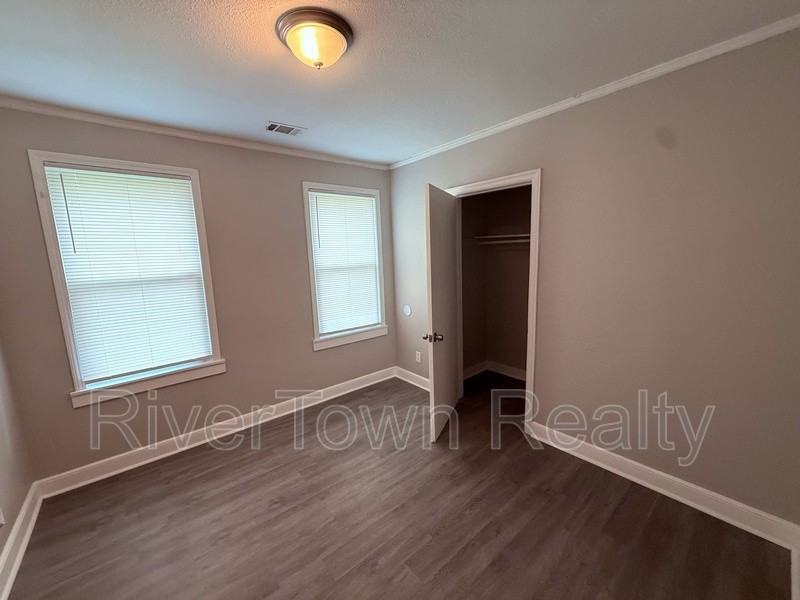 3175 Jackson Ave - Photo 4 of 9