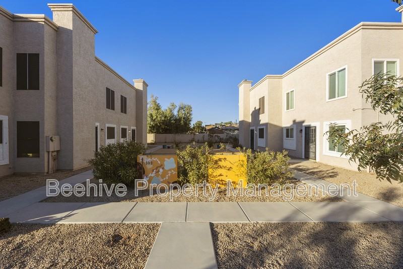 2732 E Culver St #7 - Photo 5 of 18