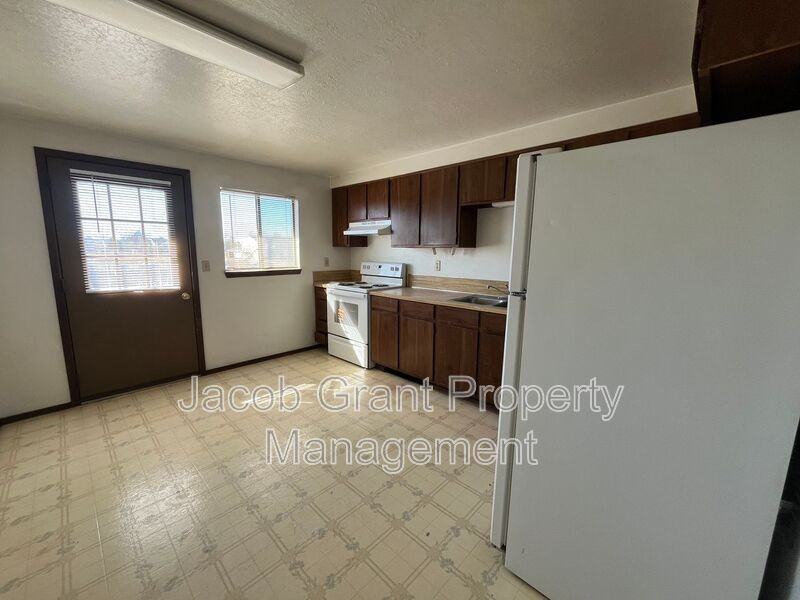 2282 Stace St #2 - Photo 4 of 8