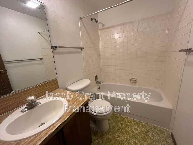 2282 Stace St #2 - Photo 5 of 8