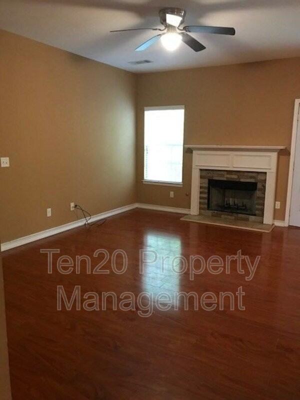 1506 Adie St - Photo 6 of 34