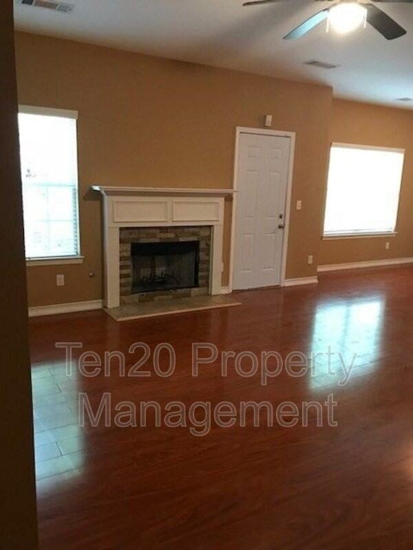 1506 Adie St - Photo 7 of 34