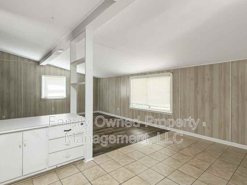 1522 Joan St - Photo 7 of 26