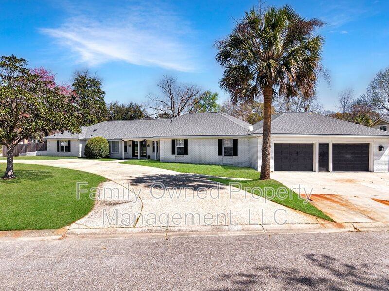 23 Shadowmoss Pkwy - Photo 2 of 50