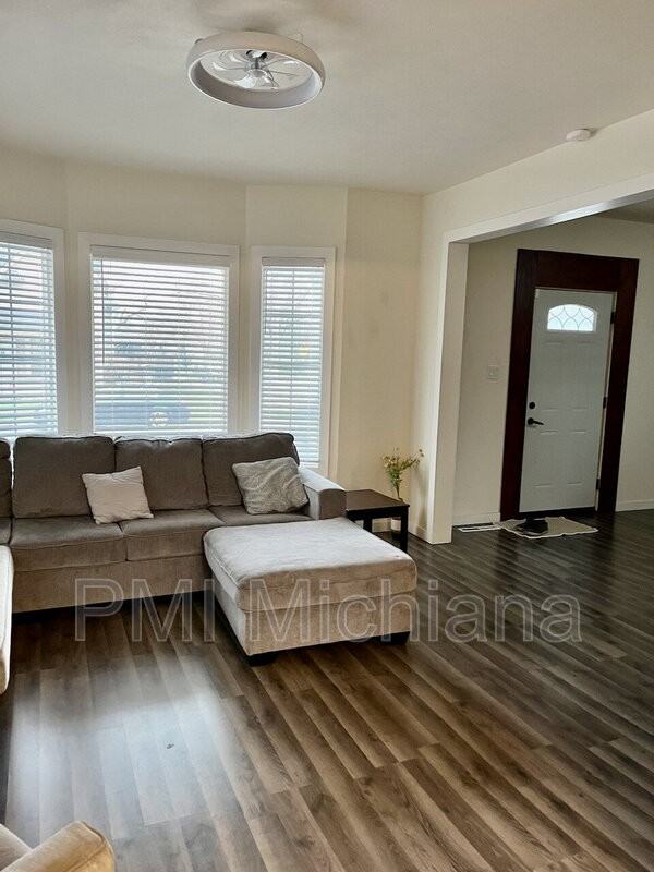 924 Sherman Ave - Photo 3 of 30