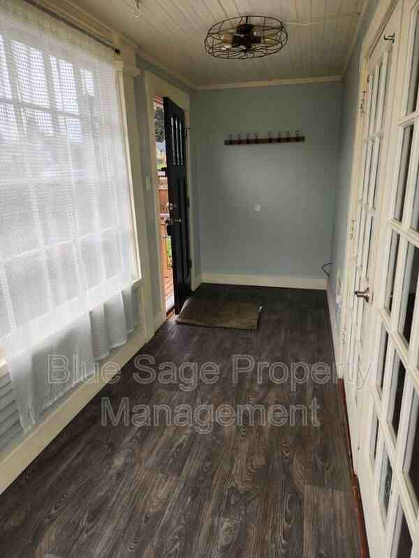 1011 W 11th St - Photo 4 of 22