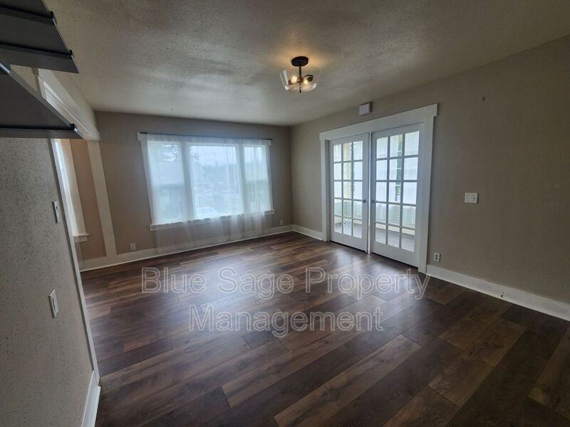 1011 W 11th St - Photo 5 of 22