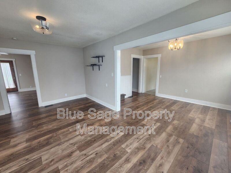 1011 W 11th St - Photo 7 of 22