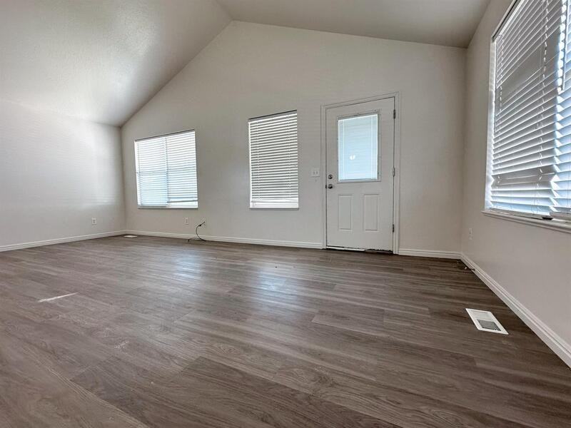 327 Nw - Photo 5 of 11