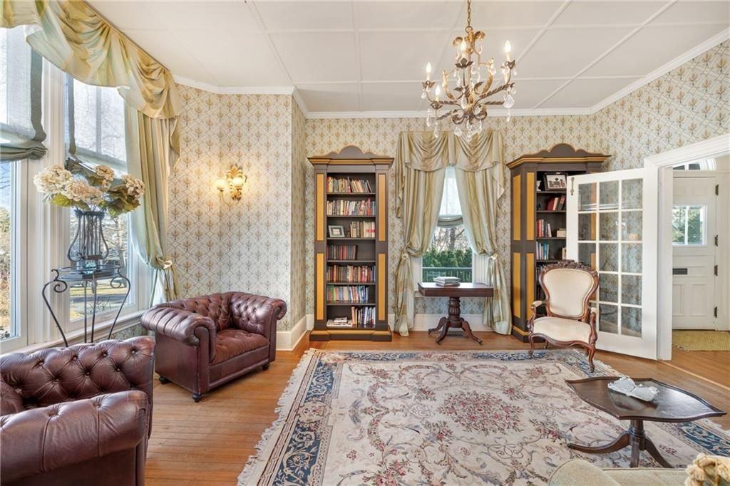 287 Gibbs Ave - Photo 5 of 50