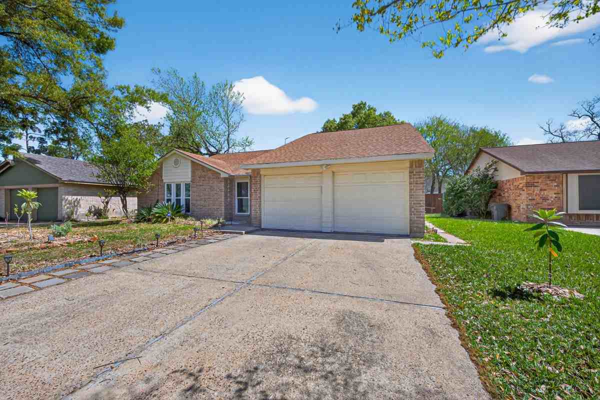 18918 Droitwich Dr - Photo 3 of 20