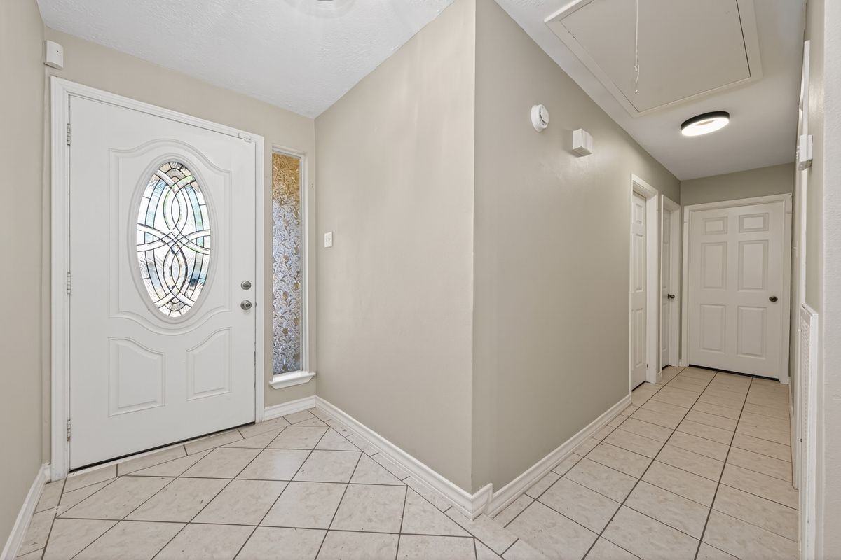 18918 Droitwich Dr - Photo 4 of 20