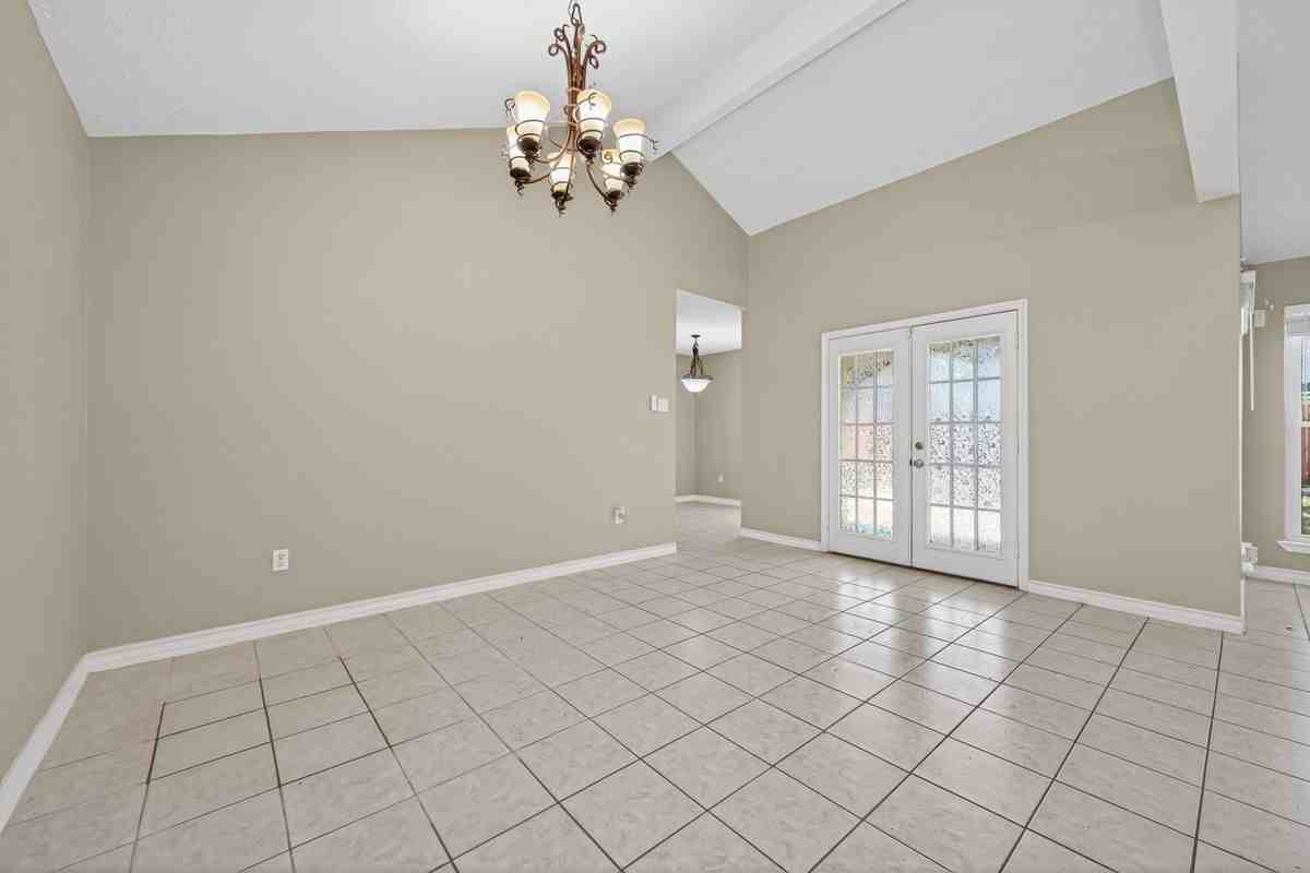 18918 Droitwich Dr - Photo 6 of 20