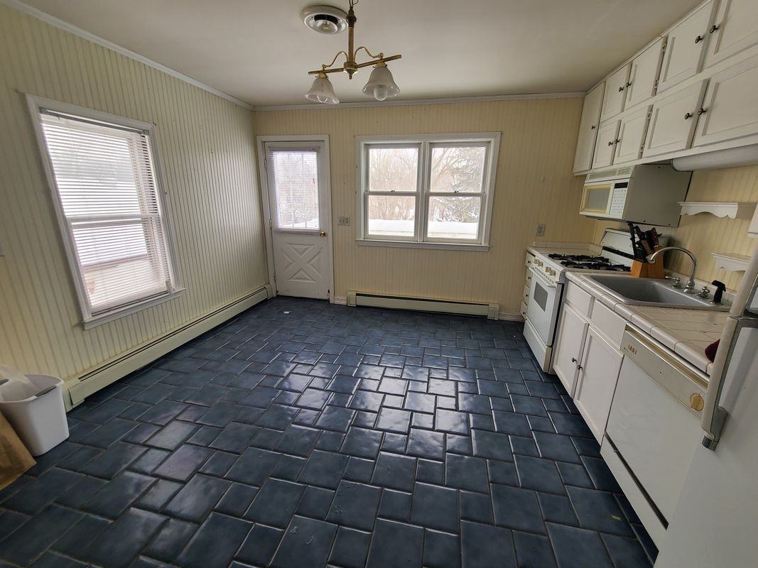 608 Water St - Photo 3 of 18