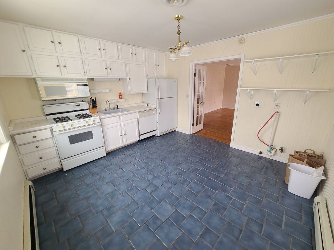 608 Water St - Photo 4 of 18