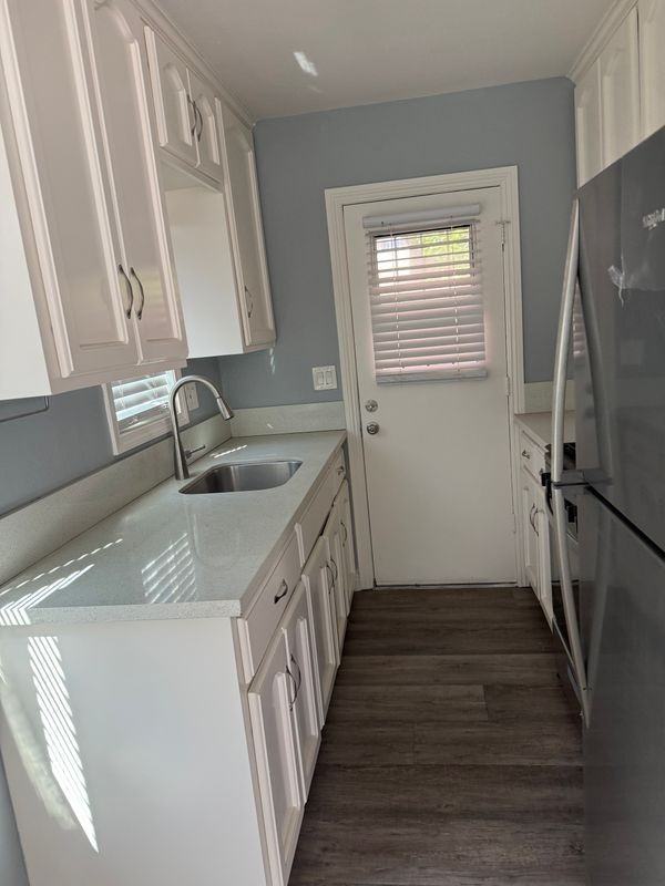 816 W Oakwood St - Photo 3 of 9