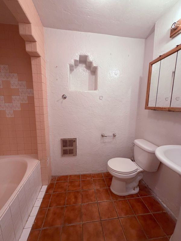 1235 W Ontario St - Photo 6 of 14