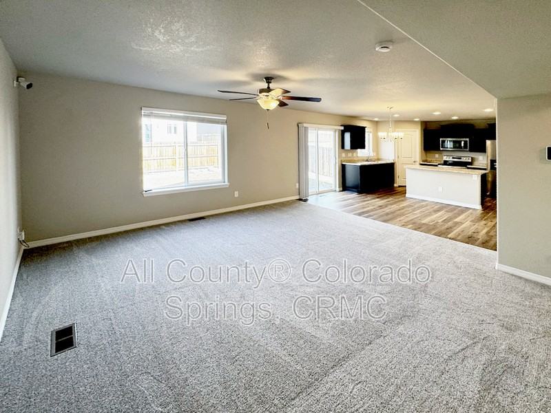 5322 Kingscote Dr - Photo 4 of 21