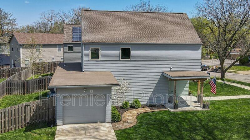 2729 Charlotte St - Photo 2 of 24