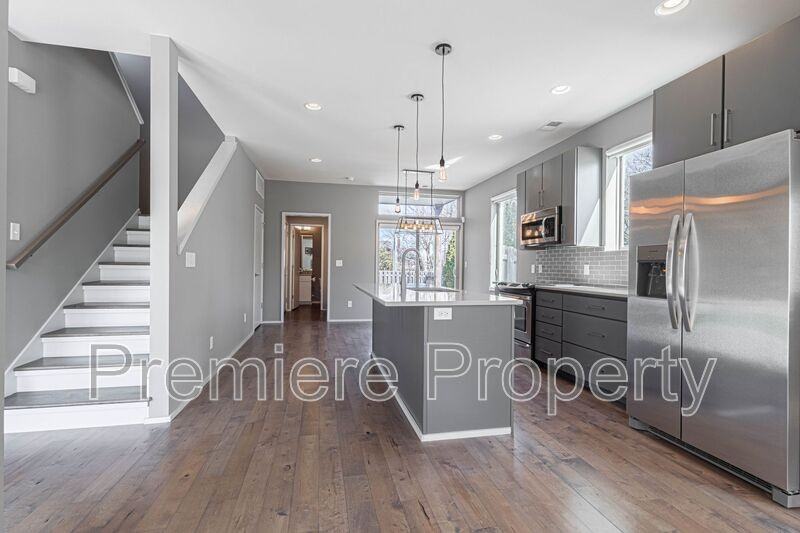 2729 Charlotte St - Photo 5 of 24