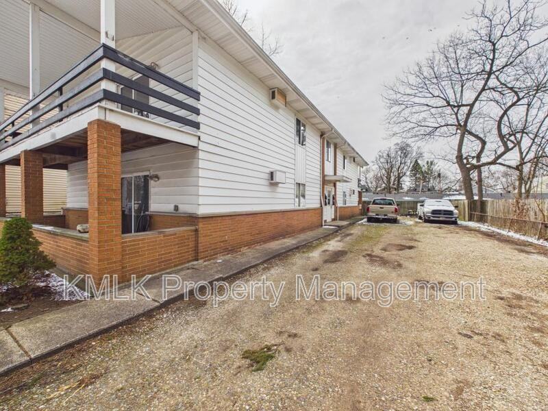 22 W York St - Photo 2 of 24