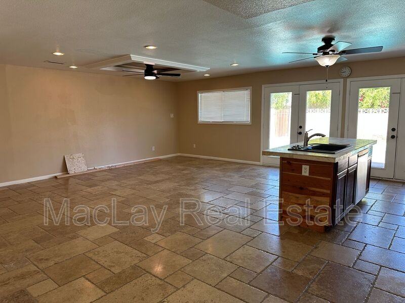 1114 E Carter Dr - Photo 3 of 17