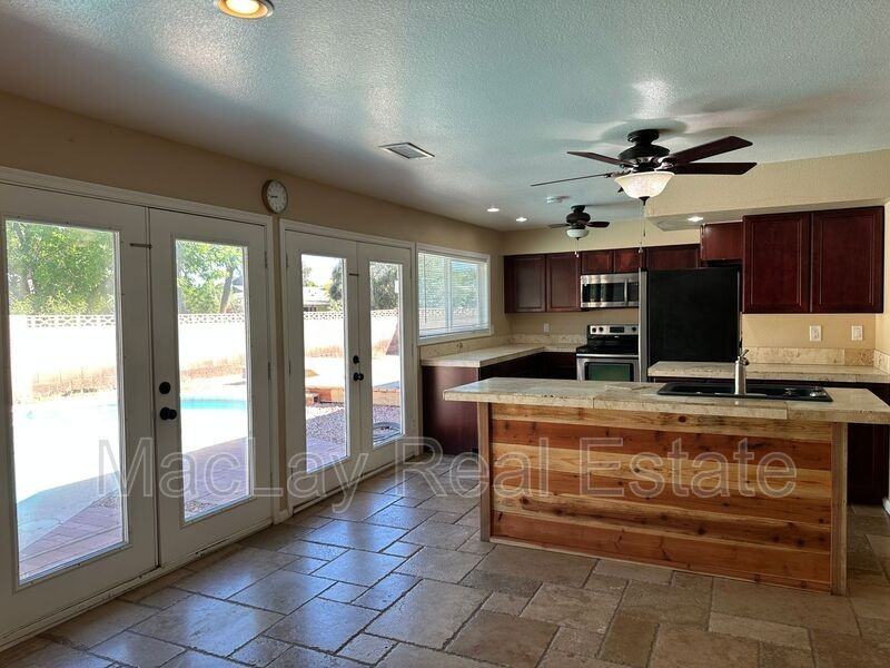 1114 E Carter Dr - Photo 4 of 17