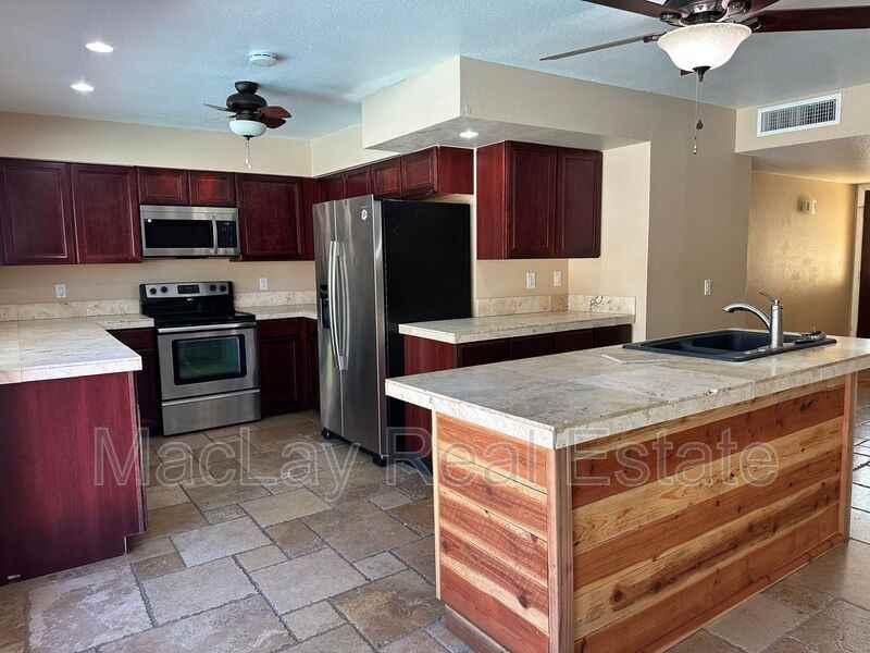 1114 E Carter Dr - Photo 5 of 17