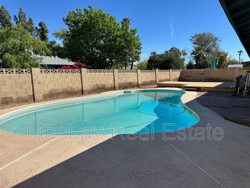 1114 E Carter Dr - Photo 6 of 17