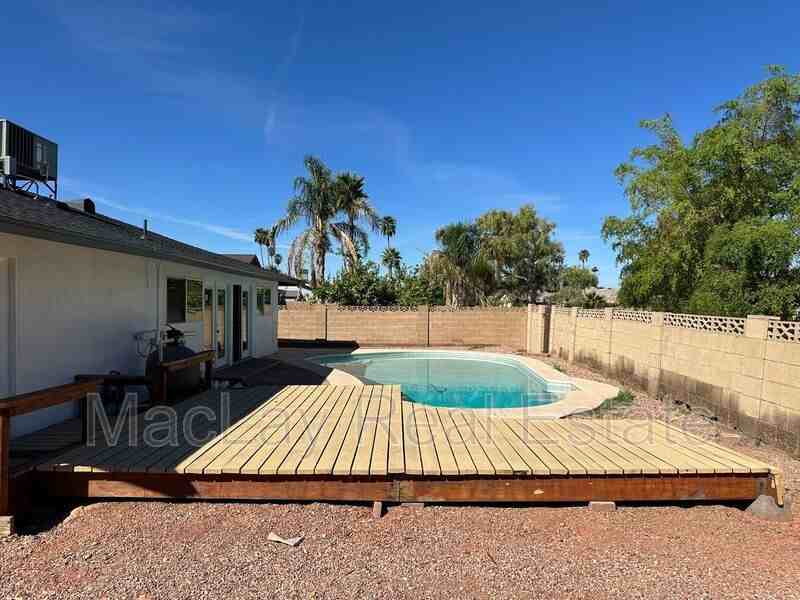 1114 E Carter Dr - Photo 7 of 17