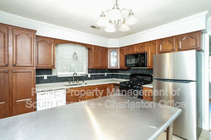 7648 Hillview Ln - Photo 4 of 21