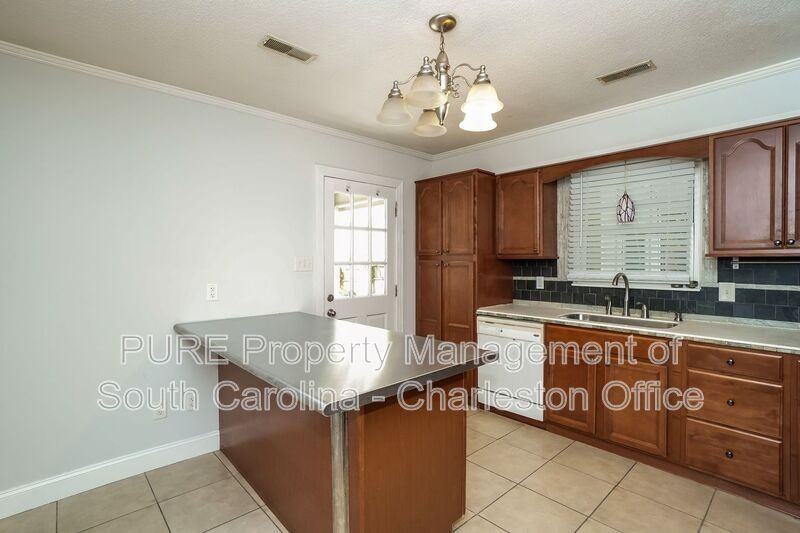 7648 Hillview Ln - Photo 6 of 21