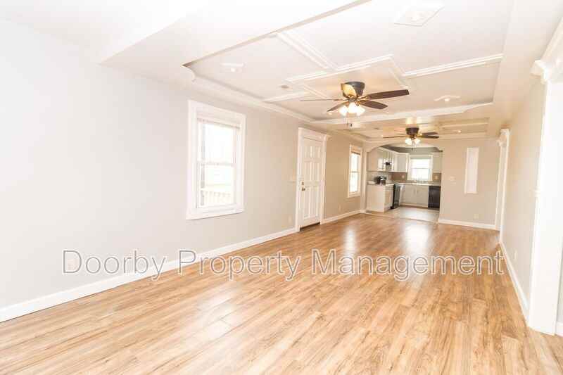 604 S Cherokee St - Photo 2 of 17