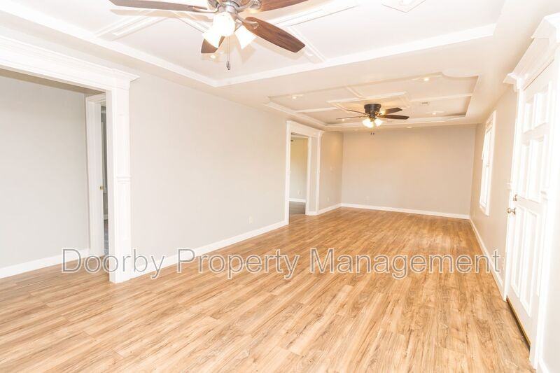 604 S Cherokee St - Photo 3 of 17