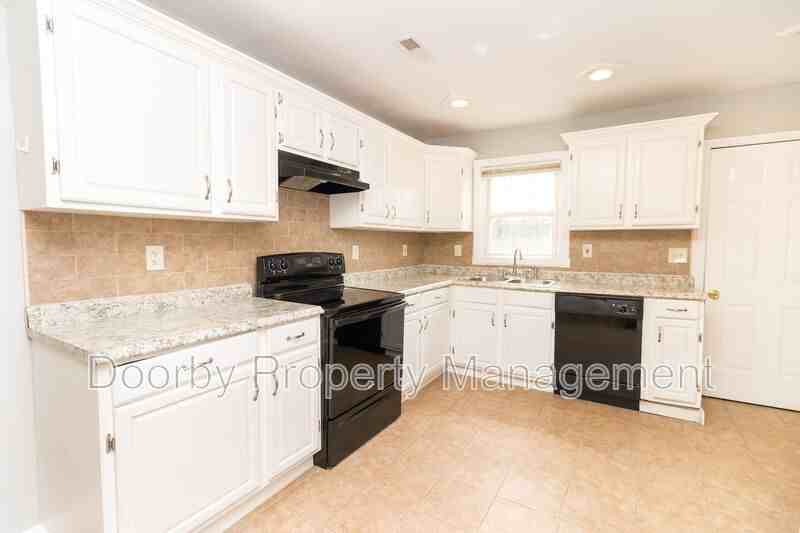 604 S Cherokee St - Photo 4 of 17