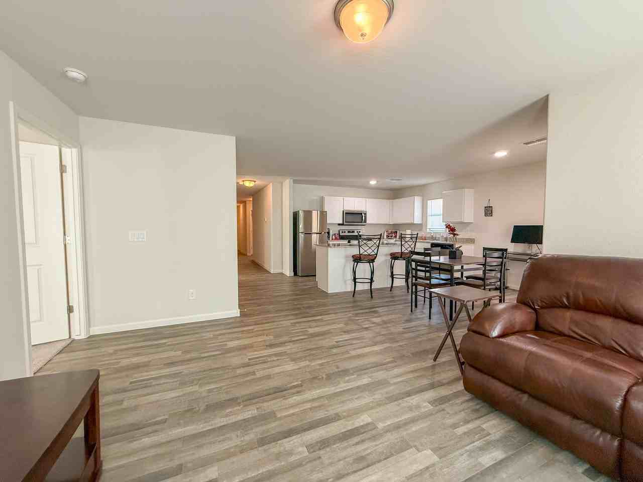 1209 W Seagoe Ave - Photo 6 of 35