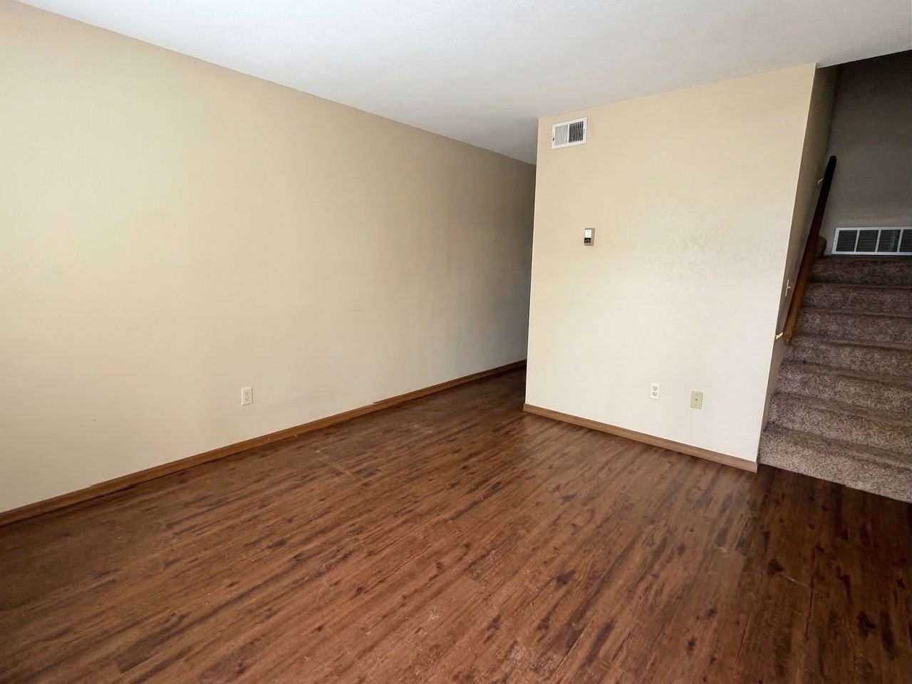 105 Heritage Pl - Photo 2 of 12