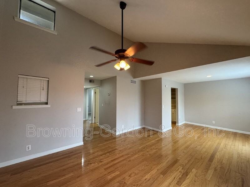 363 Summit Ridge Cir - Photo 4 of 14