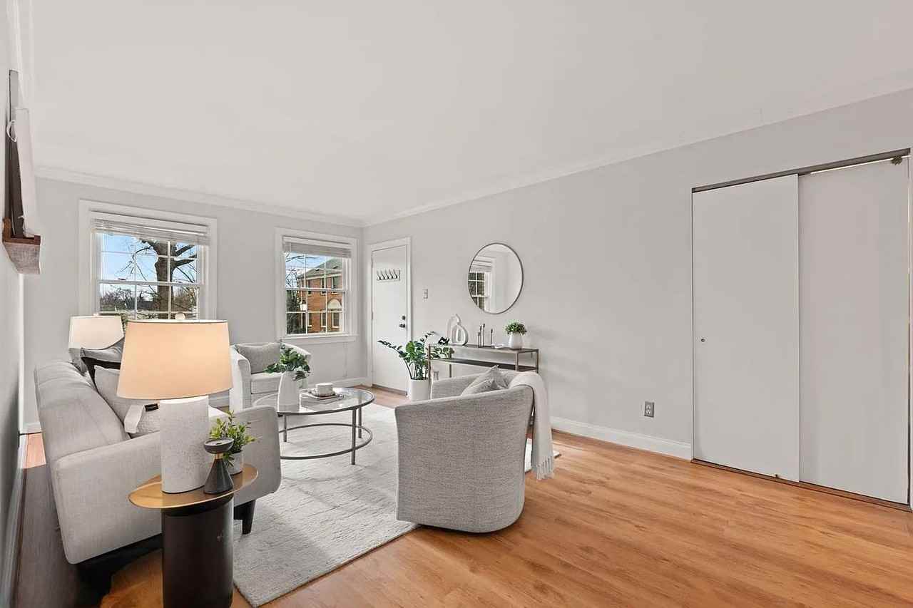 2509 Arlington Blvd #22 - Photo 4 of 14