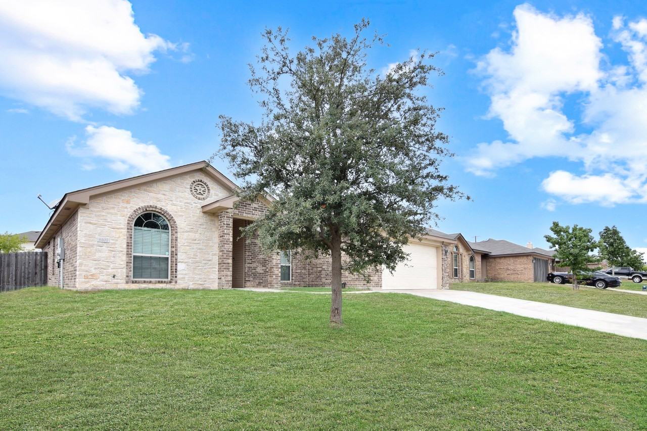 6107 New Castle Dr - Photo 3 of 21