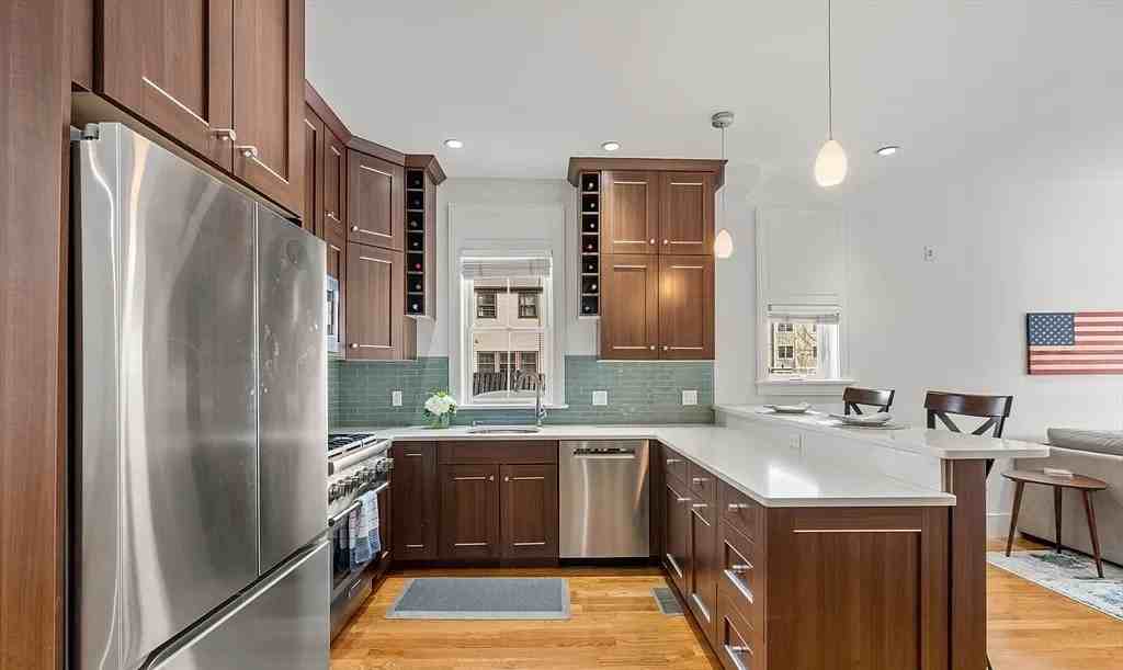 261 Marlborough St - Photo 5 of 7