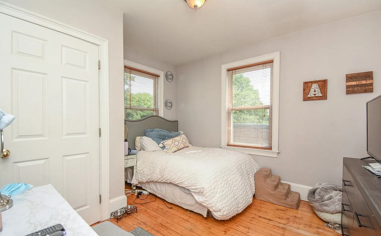 15 N Beacon St - Photo 2 of 7