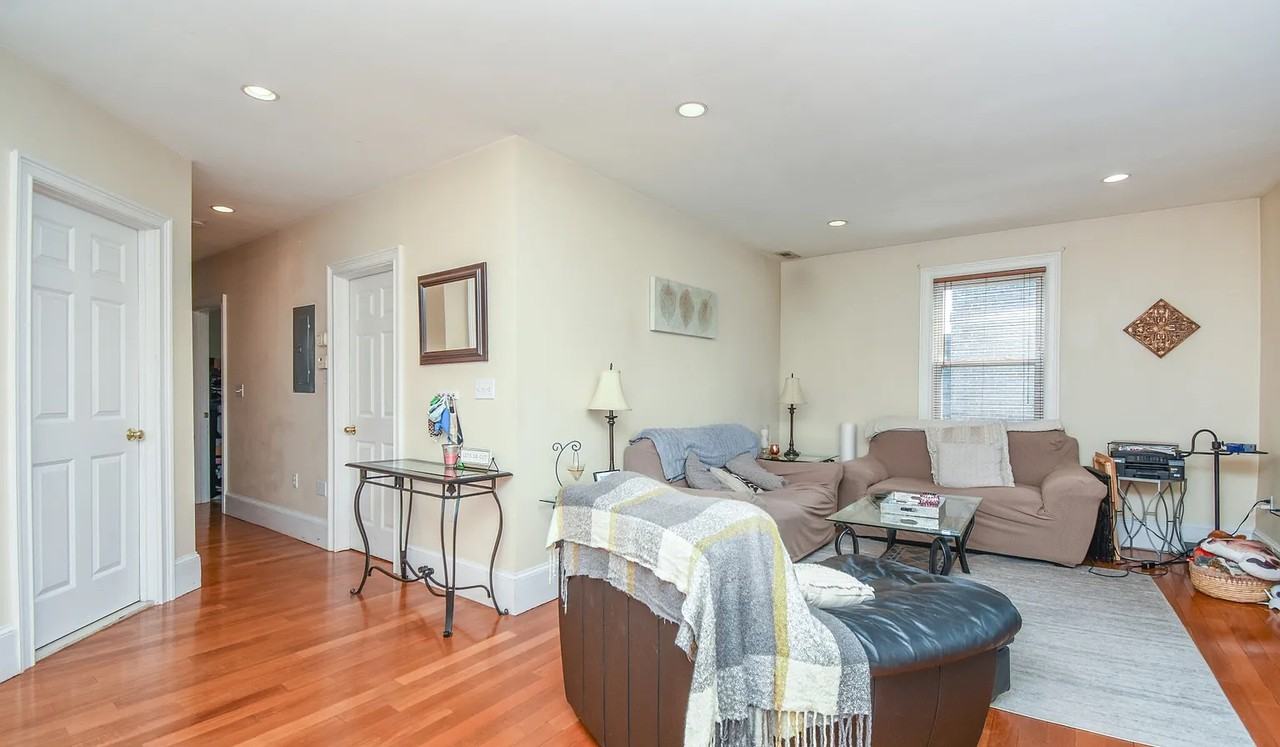 15 N Beacon St - Photo 4 of 7